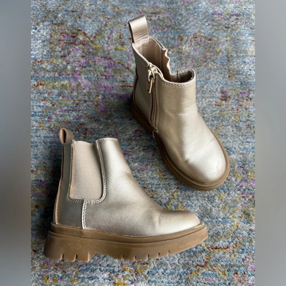 Metallic Gold Girls Chelsea Boots Size 7‎